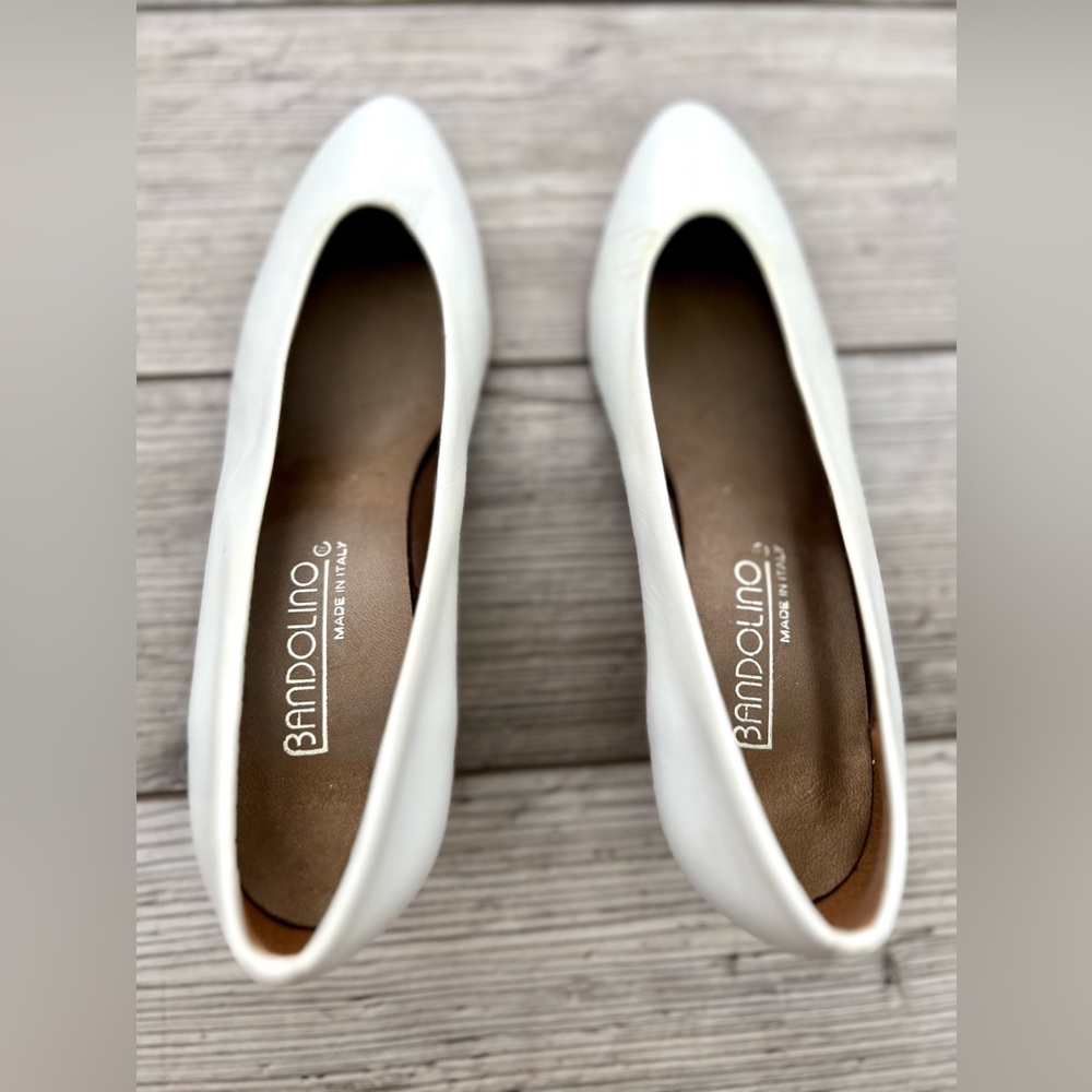 Bandolino white shoes